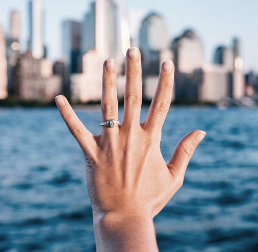 Matrimony | ¿Cómo tomar la mejor selfie de anillo de compromiso?