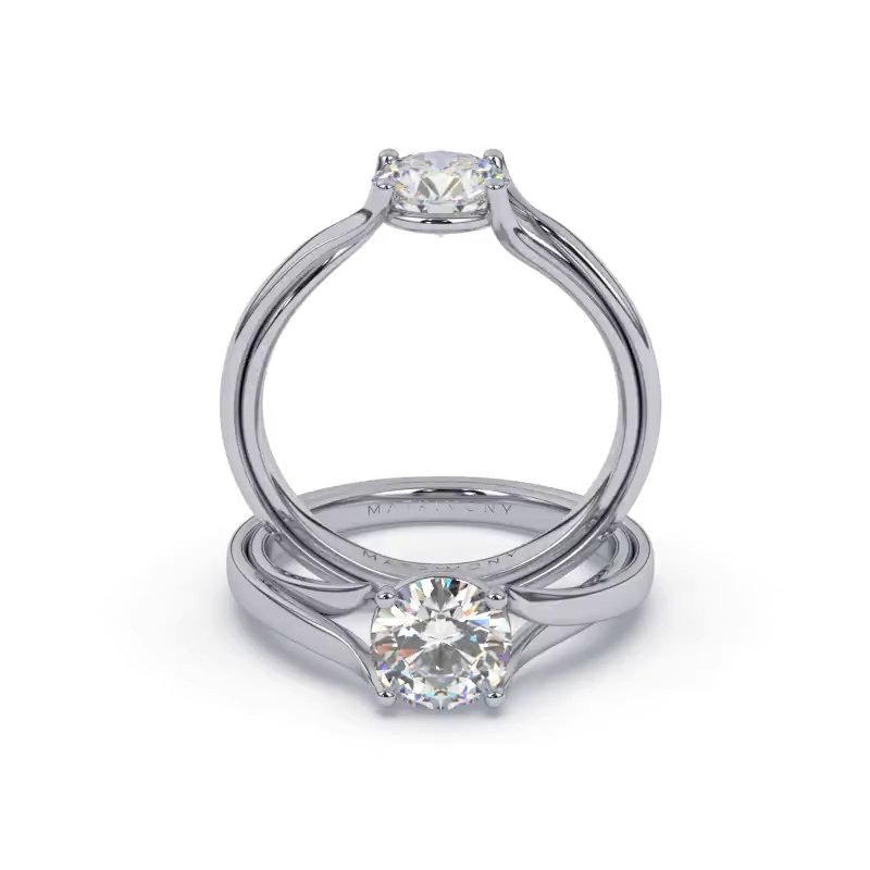 Hermoso anillo de compromiso solitario con un diamante redondo. Este modelo se encuentra disponible con piedras de zirconia ó diamante y en oro de 9k, 14k, 18k ó platino.